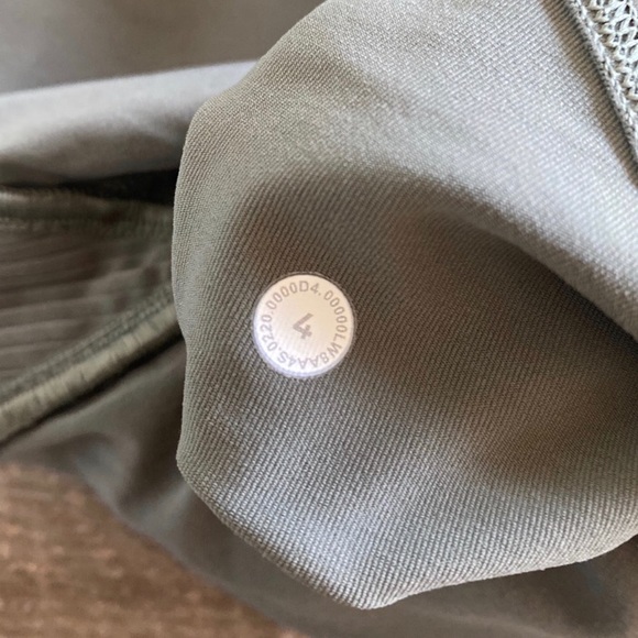 SOLD Lululemon Play Off The Pleats Skirt in Grey Sage Size 4 - Picture 8 of 8